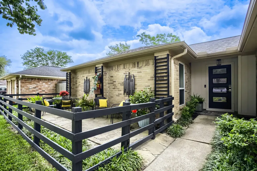 442 Elder Vista Drive Houston TX 77598