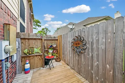 10904 Sycamore Drive N La Porte TX 77571