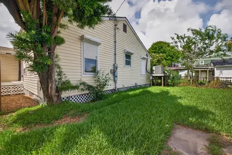 5611 Fraser Avenue Galveston TX 77551