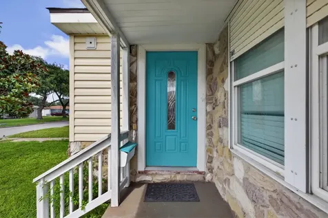 5611 Fraser Avenue Galveston TX 77551