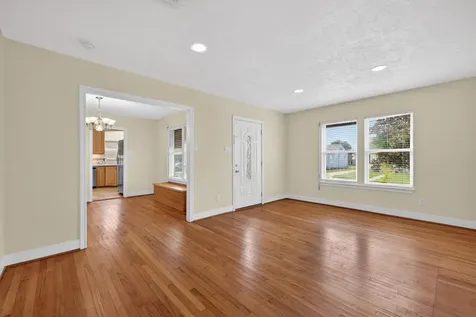 5611 Fraser Avenue Galveston TX 77551