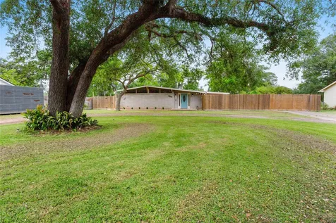 454 Southern Oaks Drive Lake Jackson TX 77566