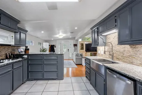 454 Southern Oaks Drive Lake Jackson TX 77566