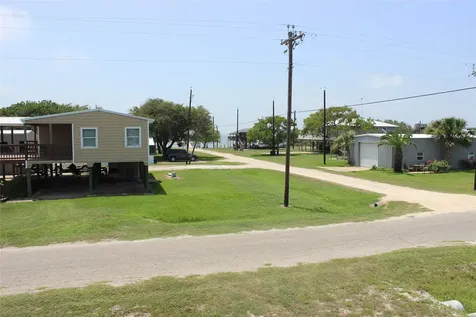 2641 Cr 312 Palacios TX 77979