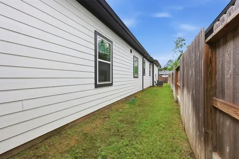 523 Knolly Street Montgomery TX 77316