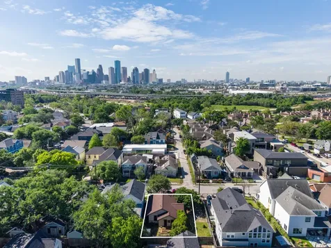 217 Teetshorn Street Houston TX 77009