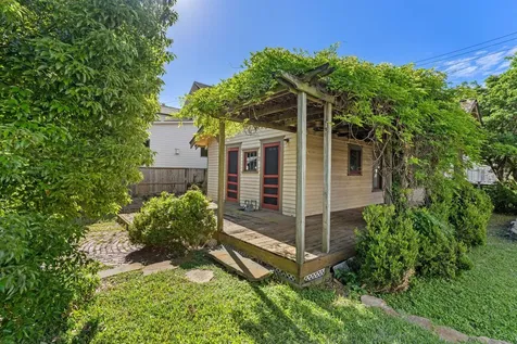217 Teetshorn Street Houston TX 77009