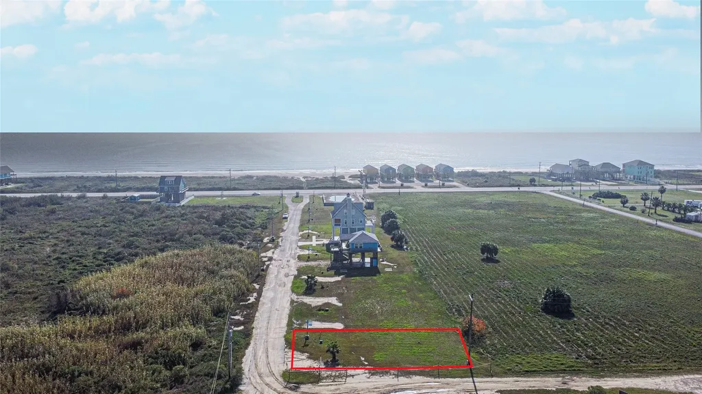 1043 Brighton Jones Boulevard Gilchrist TX 77617