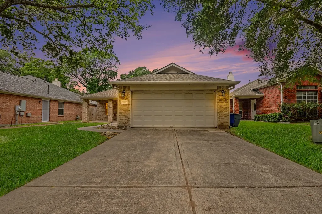 1816 Sherwood Forest Circle League City TX 77573