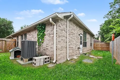 1816 Sherwood Forest Circle League City TX 77573