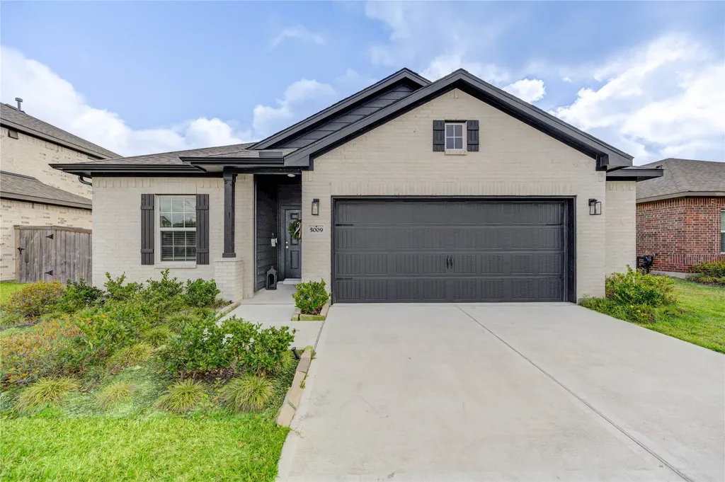 5009 Coral Vine Court Pearland TX 77584