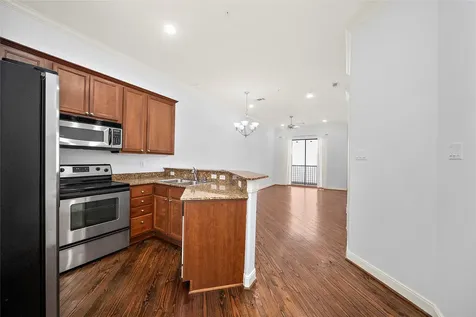 202 Mcgowen Street F Houston TX 77006