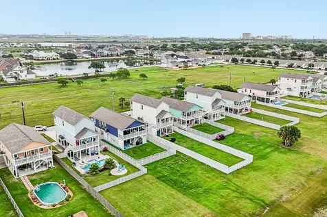 2435 103rd Street Galveston TX 77554