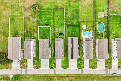 2435 103rd Street Galveston TX 77554