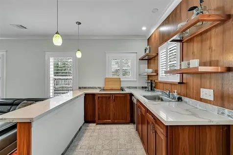 311 E 8th Street Houston TX 77007