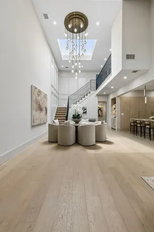 10 S Briar Hollow Lane 15 Houston TX 77027