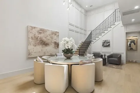 10 S Briar Hollow Lane 15 Houston TX 77027