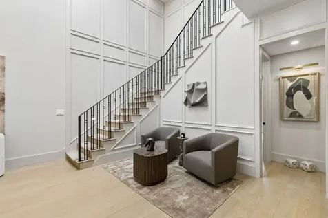 10 S Briar Hollow Lane 15 Houston TX 77027