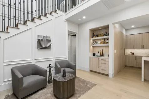 10 S Briar Hollow Lane 15 Houston TX 77027