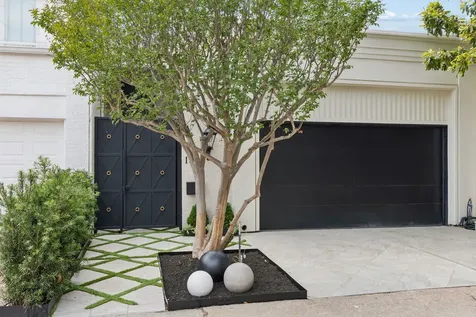 10 S Briar Hollow Lane 15 Houston TX 77027