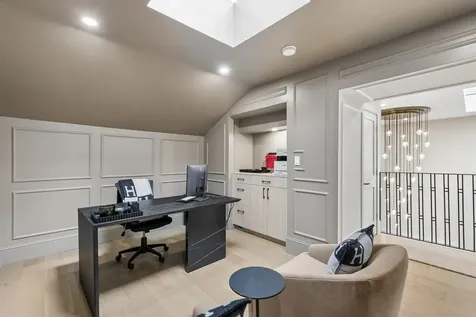 10 S Briar Hollow Lane 15 Houston TX 77027