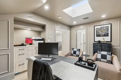 10 S Briar Hollow Lane 15 Houston TX 77027