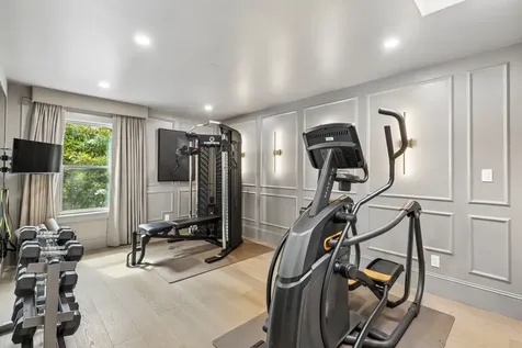 10 S Briar Hollow Lane 15 Houston TX 77027