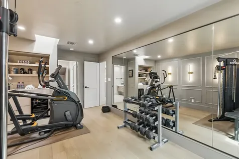 10 S Briar Hollow Lane 15 Houston TX 77027
