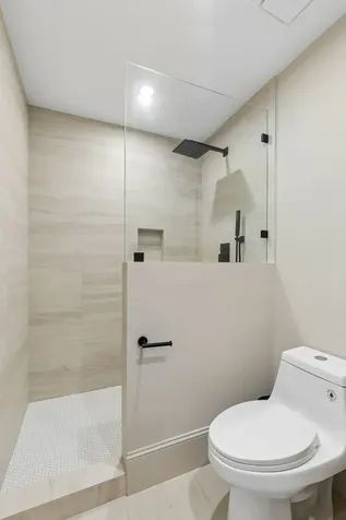 10 S Briar Hollow Lane 15 Houston TX 77027