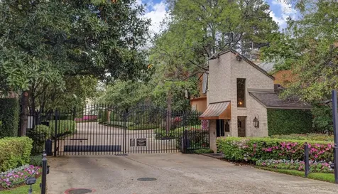 10 S Briar Hollow Lane 15 Houston TX 77027