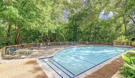 10 S Briar Hollow Lane 15 Houston TX 77027