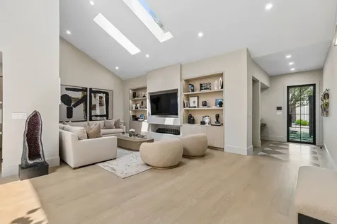 10 S Briar Hollow Lane 15 Houston TX 77027