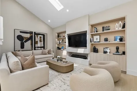 10 S Briar Hollow Lane 15 Houston TX 77027