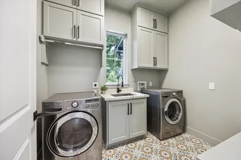 211 St Andrews Drive New Ulm TX 78950