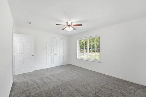 1300 E Hanson Street Cleveland TX 77327