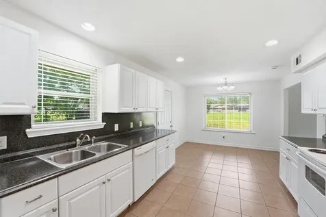 1300 E Hanson Street Cleveland TX 77327