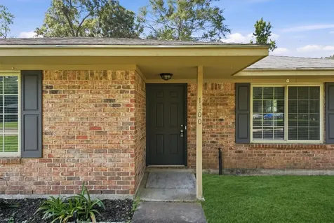 1300 E Hanson Street Cleveland TX 77327