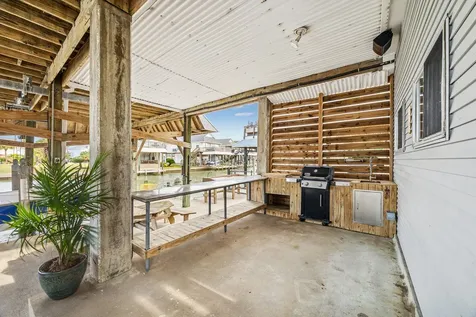 1814 Tiki Drive Tiki Island TX 77554