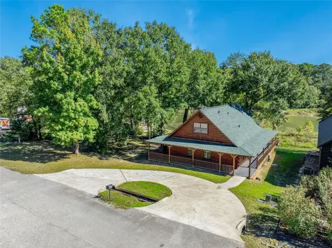 76 Hunters Creek Drive Huntsville TX 77340