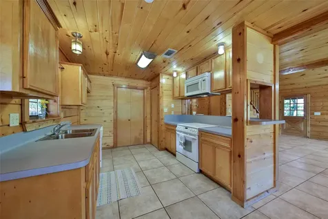 76 Hunters Creek Drive Huntsville TX 77340