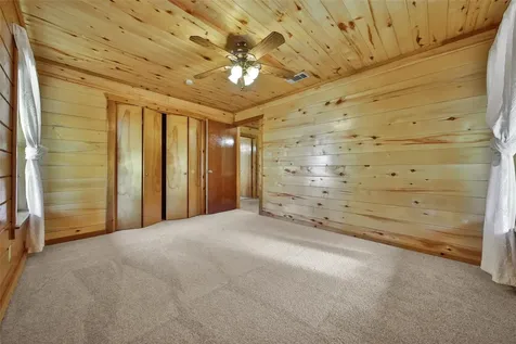 76 Hunters Creek Drive Huntsville TX 77340