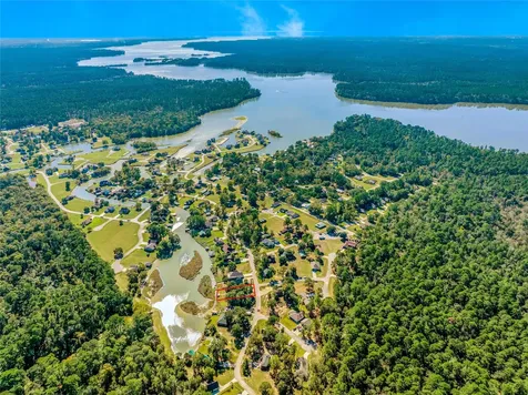 76 Hunters Creek Drive Huntsville TX 77340