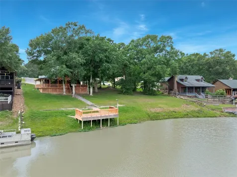 76 Hunters Creek Drive Huntsville TX 77340