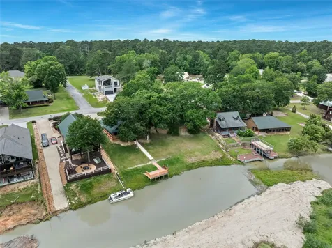 76 Hunters Creek Drive Huntsville TX 77340