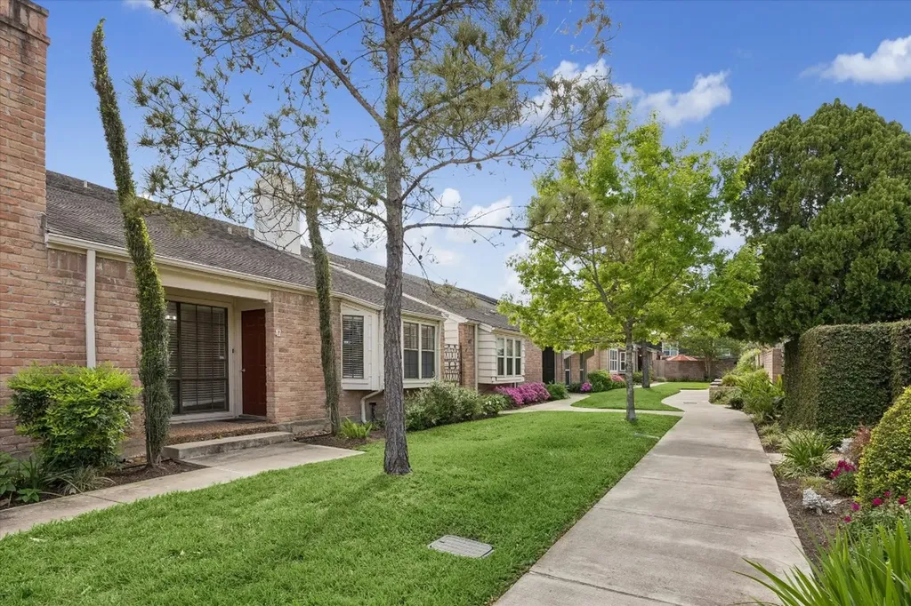 12625 Memorial Drive 42 Houston TX 77024