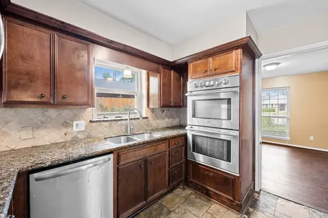 28923 Pine Hill Drive Shenandoah TX 77381