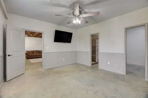 289 County Road 2250 Cleveland TX 77327