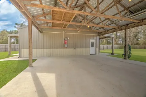 289 County Road 2250 Cleveland TX 77327