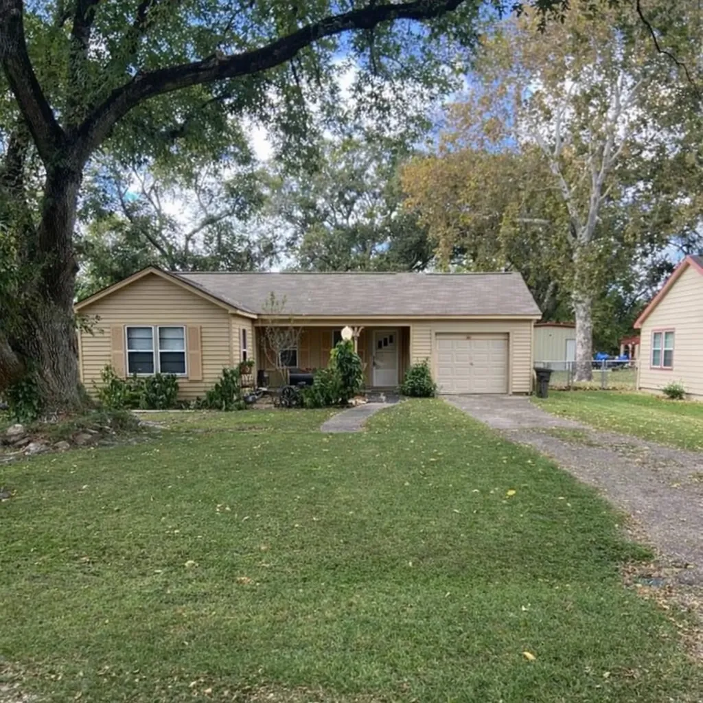 1706 Katy Avenue Bay City TX 77414