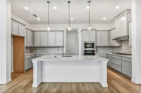 1673 Birch Lake Bend Friendswood TX 77546